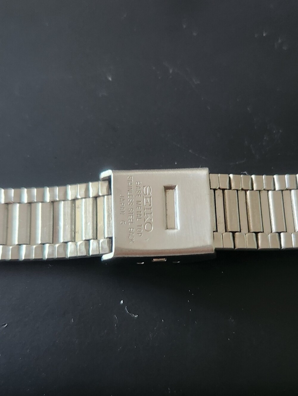 Vintage Seiko 1E20 5520 Gold and Silver Rectangular Tiny Quartz Watch - Picture 12 of 12